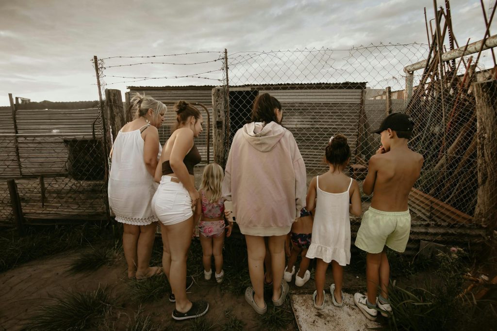 Oportunidades de Carreira em Setores Emergentes na Eslovênia: Estudo de Caso das Empresas Gorenje d.d. e Triglav Group - Como conseguir emprego na Eslôvenia